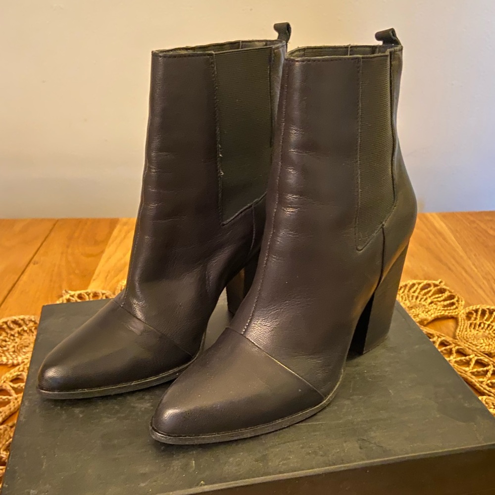 Joe’s Jeans Blare Leather Chelsea Boot - Size 9